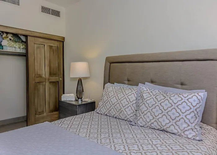Sub- Penthouse Olas Surfers Paradise